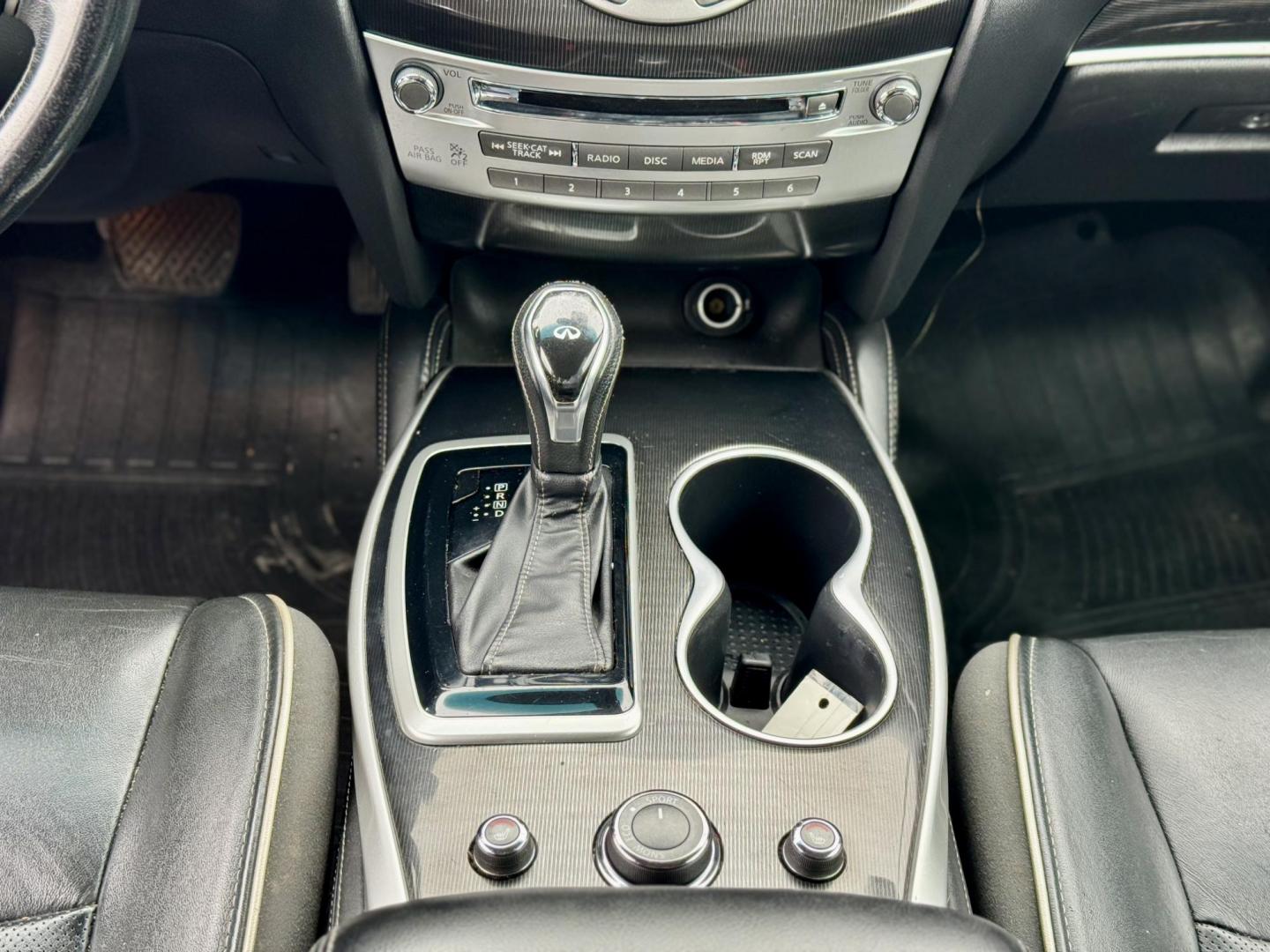 2017 BLACK Infiniti QX60 Base AWD (5N1DL0MM7HC) with an 3.5L V6 DOHC 24V engine, CVT transmission, located at 7600 S Western Ave., Chicago, IL, 60620, (773) 918-3980, 0.000000, 0.000000 - Photo#12