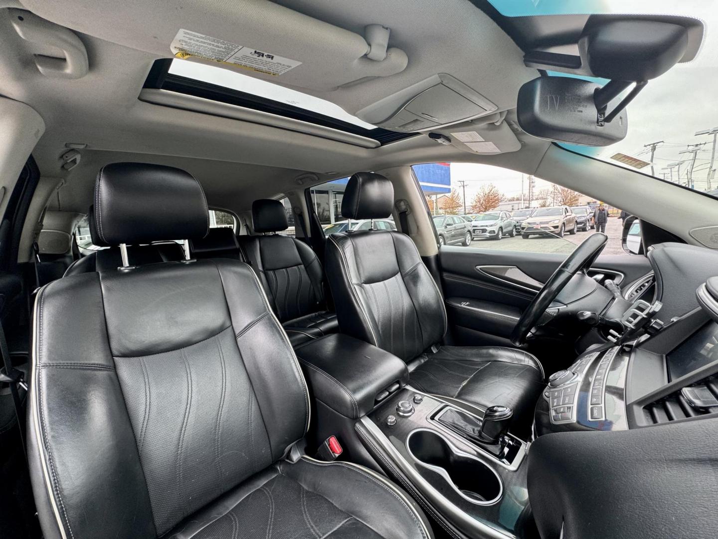 2017 BLACK Infiniti QX60 Base AWD (5N1DL0MM7HC) with an 3.5L V6 DOHC 24V engine, CVT transmission, located at 7600 S Western Ave., Chicago, IL, 60620, (773) 918-3980, 0.000000, 0.000000 - Photo#9