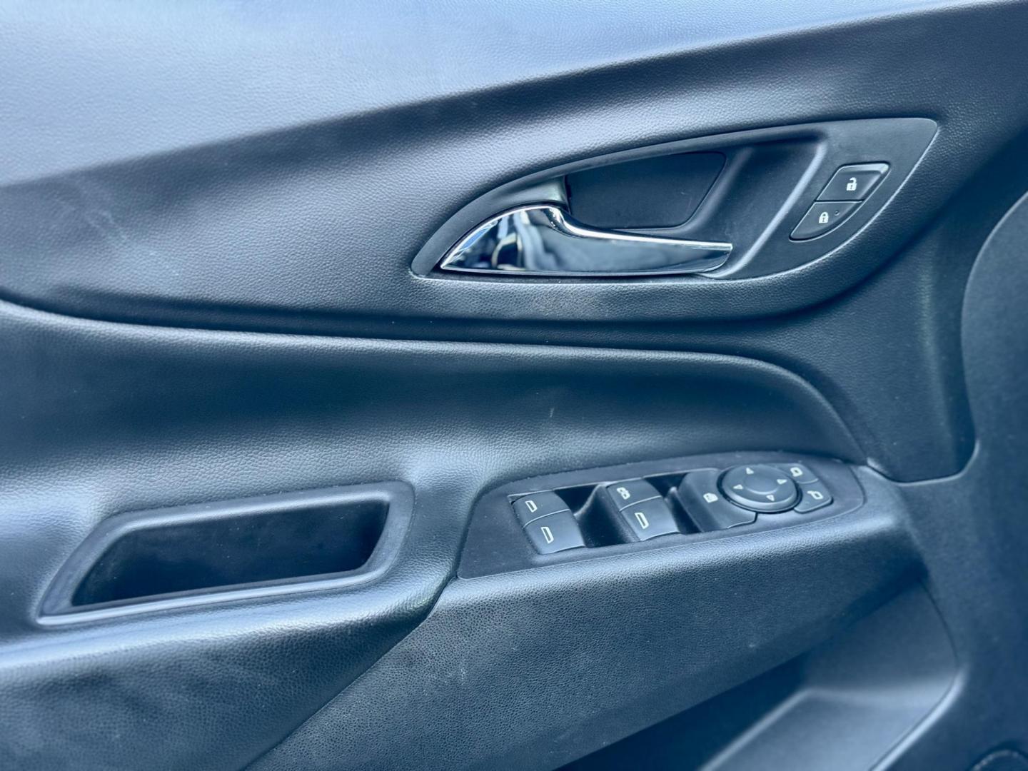 2019 BLACK Chevrolet Equinox LT 1.5 2WD (2GNAXKEV1K6) with an 1.5L L4 DIR DOHC 16V TURBO engine, 6A transmission, located at 7600 S Western Ave., Chicago, IL, 60620, (773) 918-3980, 0.000000, 0.000000 - Photo#12