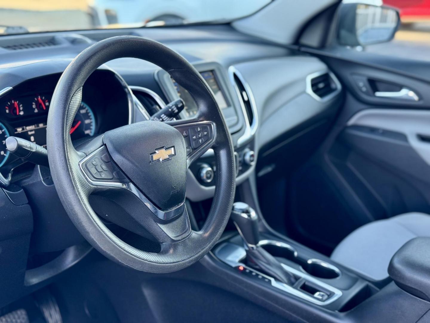 2019 GRAY Chevrolet Equinox LS 2WD (3GNAXHEV7KS) with an 1.5L L4 DIR DOHC 16V TURBO engine, 6A transmission, located at 7600 S Western Ave., Chicago, IL, 60620, (773) 918-3980, 0.000000, 0.000000 - Photo#5