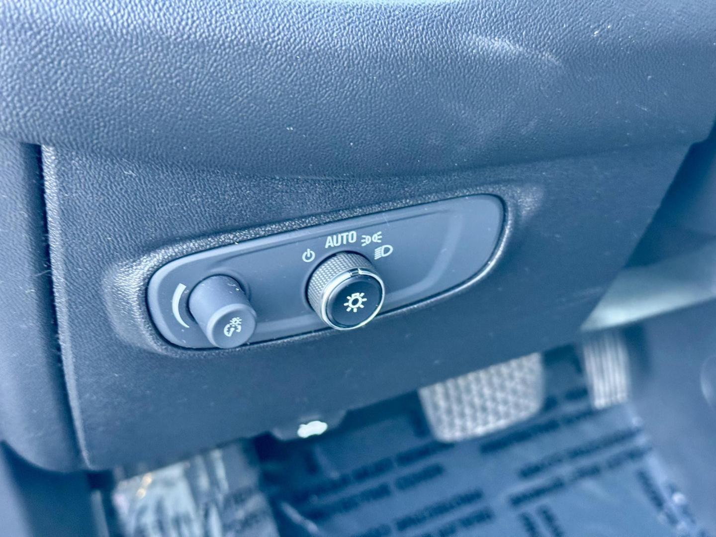 2019 GRAY Chevrolet Equinox LS 2WD (3GNAXHEV7KS) with an 1.5L L4 DIR DOHC 16V TURBO engine, 6A transmission, located at 7600 S Western Ave., Chicago, IL, 60620, (773) 918-3980, 0.000000, 0.000000 - Photo#12