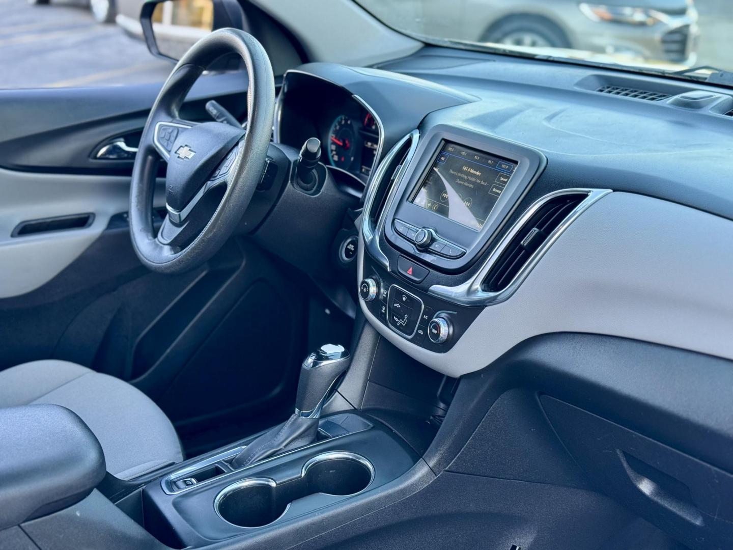 2019 GRAY Chevrolet Equinox LS 2WD (3GNAXHEV7KS) with an 1.5L L4 DIR DOHC 16V TURBO engine, 6A transmission, located at 7600 S Western Ave., Chicago, IL, 60620, (773) 918-3980, 0.000000, 0.000000 - Photo#8