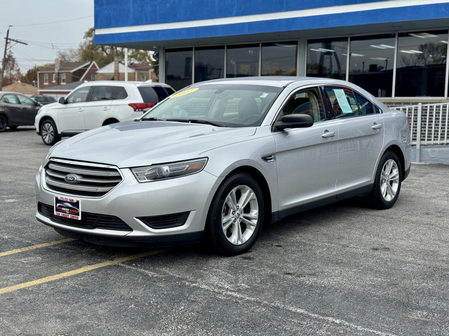 2017 SILVER Ford Taurus SE FWD (1FAHP2D87HG) with an 3.5L V6 DOHC 24V engine, 6A transmission, located at 7600 S Western Ave., Chicago, IL, 60620, (773) 918-3980, 0.000000, 0.000000 - Photo#2