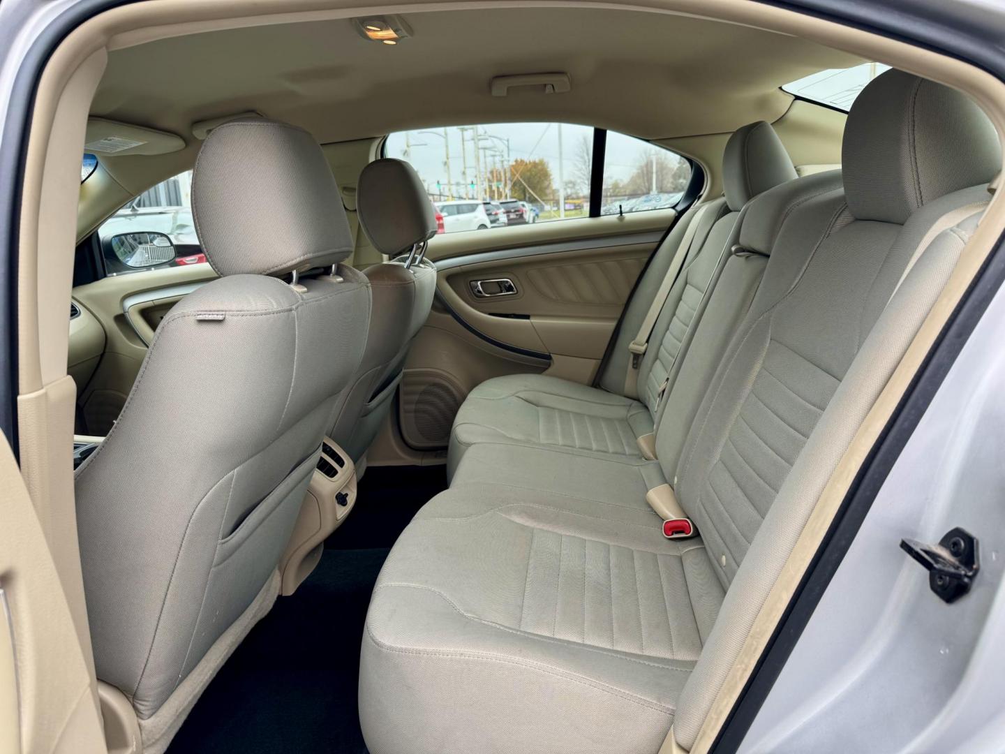 2017 SILVER Ford Taurus SE FWD (1FAHP2D87HG) with an 3.5L V6 DOHC 24V engine, 6A transmission, located at 7600 S Western Ave., Chicago, IL, 60620, (773) 918-3980, 0.000000, 0.000000 - Photo#10