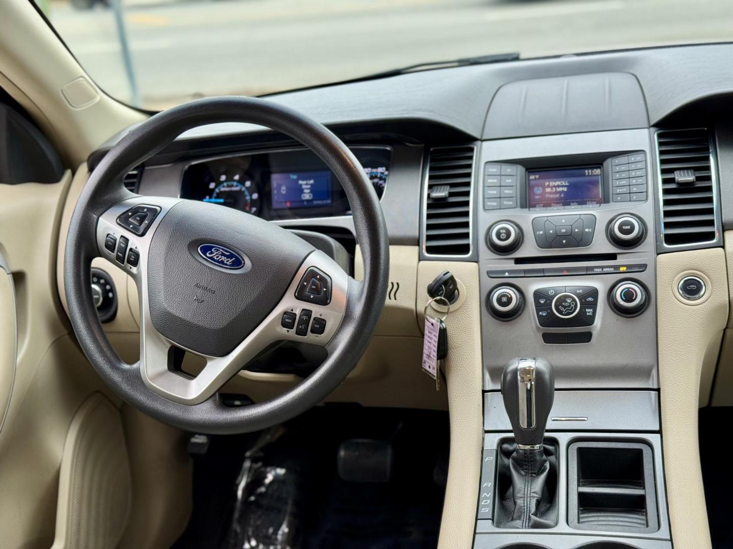 2017 SILVER Ford Taurus SE FWD (1FAHP2D87HG) with an 3.5L V6 DOHC 24V engine, 6A transmission, located at 7600 S Western Ave., Chicago, IL, 60620, (773) 918-3980, 0.000000, 0.000000 - Photo#6