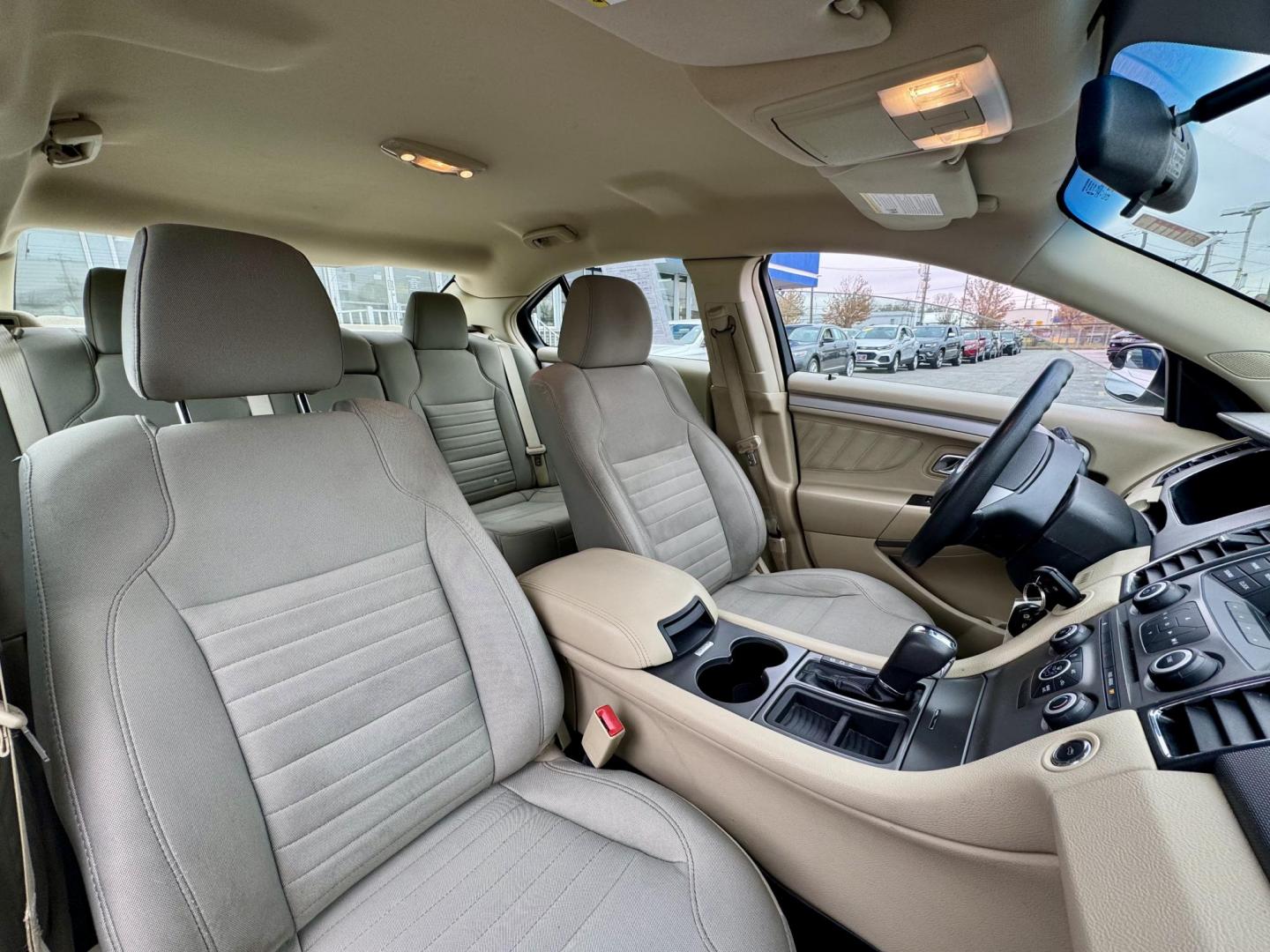 2017 SILVER Ford Taurus SE FWD (1FAHP2D87HG) with an 3.5L V6 DOHC 24V engine, 6A transmission, located at 7600 S Western Ave., Chicago, IL, 60620, (773) 918-3980, 0.000000, 0.000000 - Photo#9