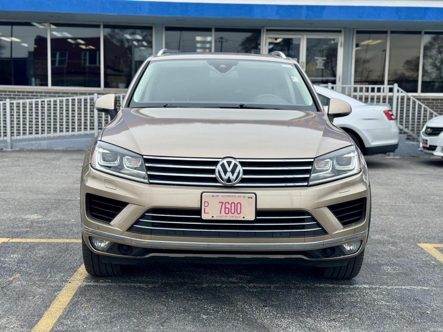 2016 GOLD Volkswagen Touareg VR6 Lux (WVGEF9BP1GD) with an 3.6L V6 DOHC 24V engine, 8A transmission, located at 7600 S Western Ave., Chicago, IL, 60620, (773) 918-3980, 0.000000, 0.000000 - Photo#1
