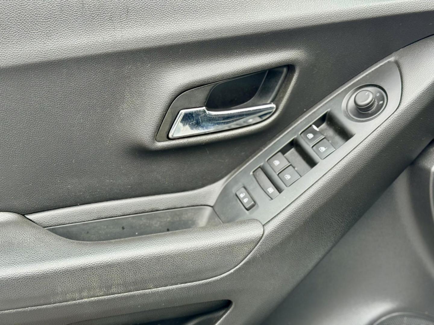 2020 SILVER Chevrolet Trax LT FWD (KL7CJLSBXLB) with an 1.4L L4 DOHC 16V engine, 6A transmission, located at 7600 S Western Ave., Chicago, IL, 60620, (773) 918-3980, 0.000000, 0.000000 - Photo#13