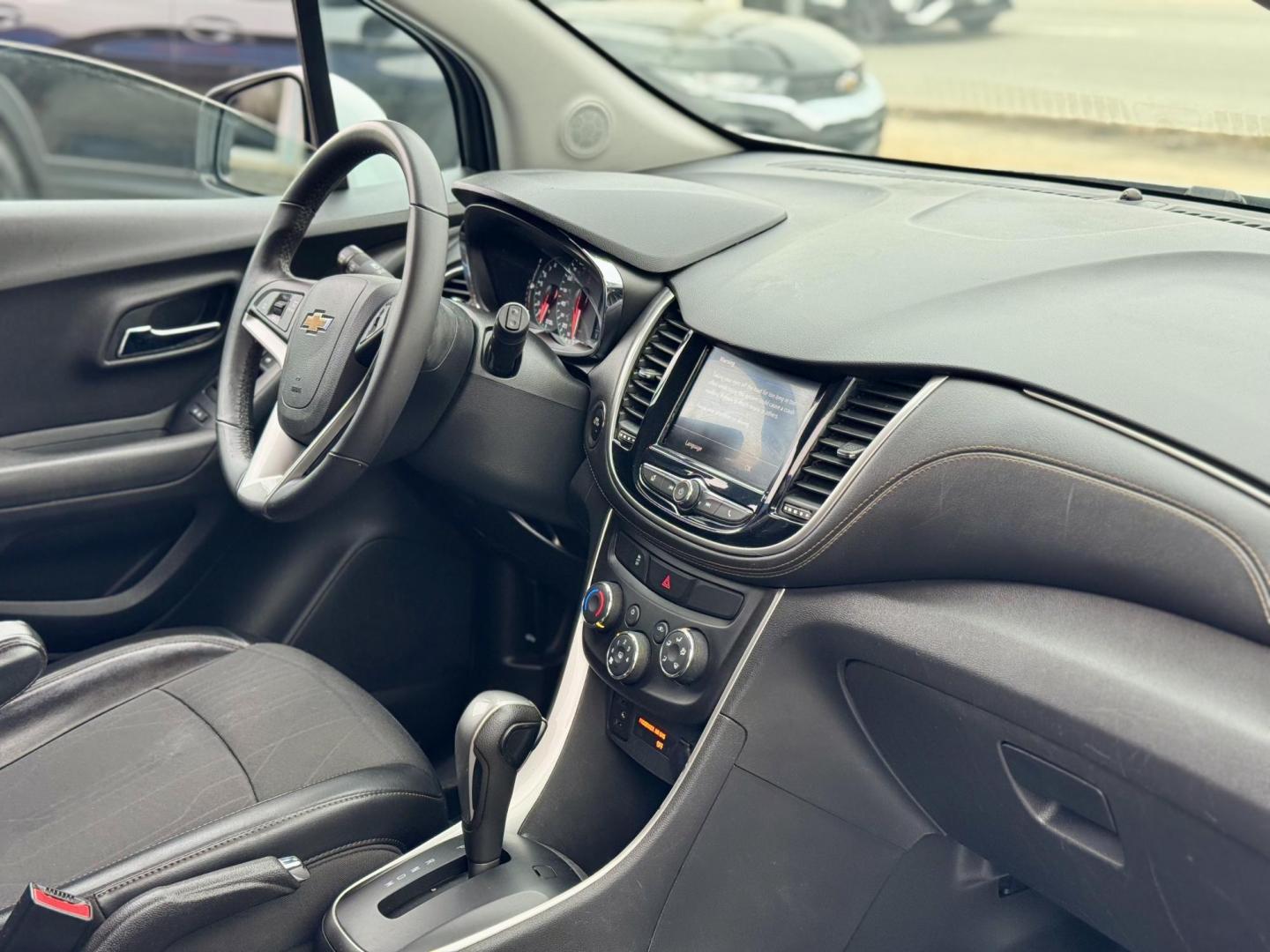 2020 SILVER Chevrolet Trax LT FWD (KL7CJLSBXLB) with an 1.4L L4 DOHC 16V engine, 6A transmission, located at 7600 S Western Ave., Chicago, IL, 60620, (773) 918-3980, 0.000000, 0.000000 - Photo#8