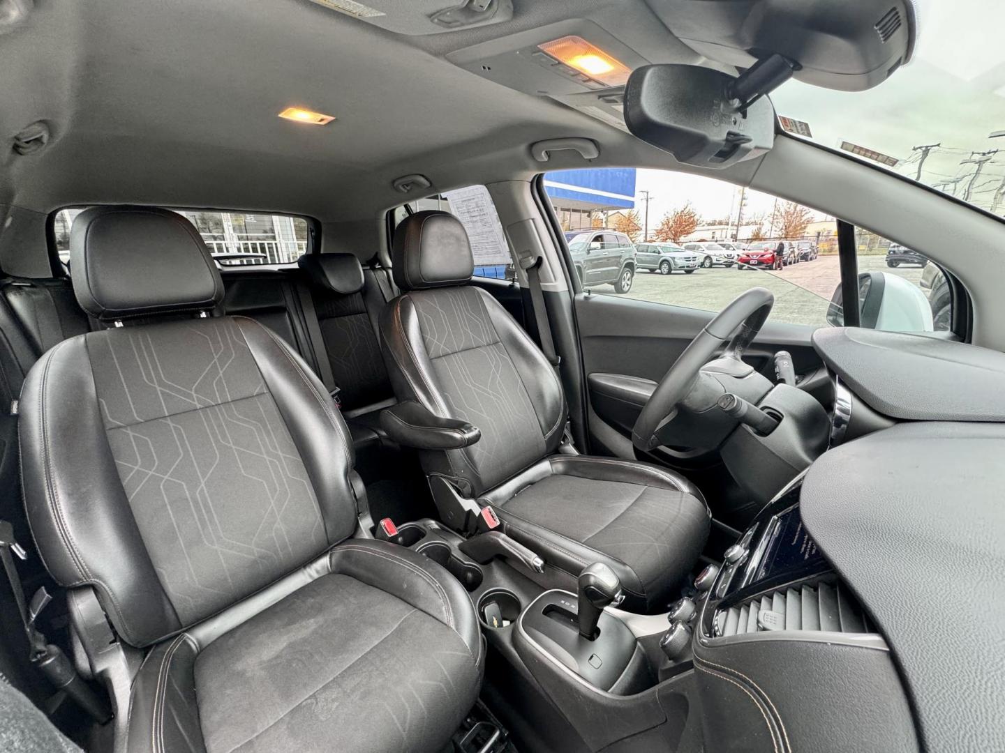 2020 SILVER Chevrolet Trax LT FWD (KL7CJLSBXLB) with an 1.4L L4 DOHC 16V engine, 6A transmission, located at 7600 S Western Ave., Chicago, IL, 60620, (773) 918-3980, 0.000000, 0.000000 - Photo#9