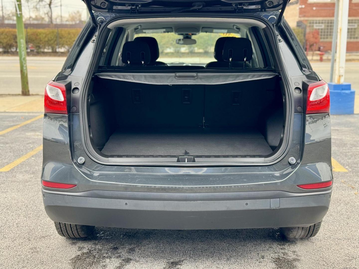 2020 GRAY Chevrolet Equinox 1FL AWD (2GNAX5EV3L6) with an 1.5L L4 DIR DOHC 16V TURBO engine, 6A transmission, located at 7600 S Western Ave., Chicago, IL, 60620, (773) 918-3980, 0.000000, 0.000000 - Photo#3