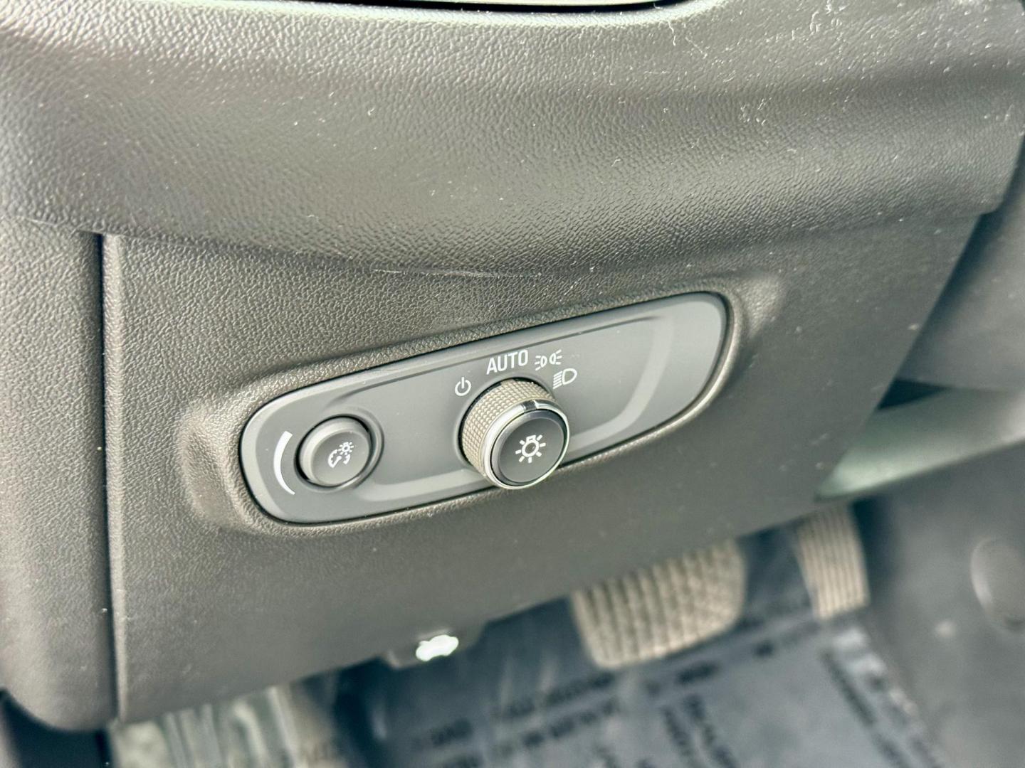 2020 GRAY Chevrolet Equinox 1FL AWD (2GNAX5EV3L6) with an 1.5L L4 DIR DOHC 16V TURBO engine, 6A transmission, located at 7600 S Western Ave., Chicago, IL, 60620, (773) 918-3980, 0.000000, 0.000000 - Photo#11