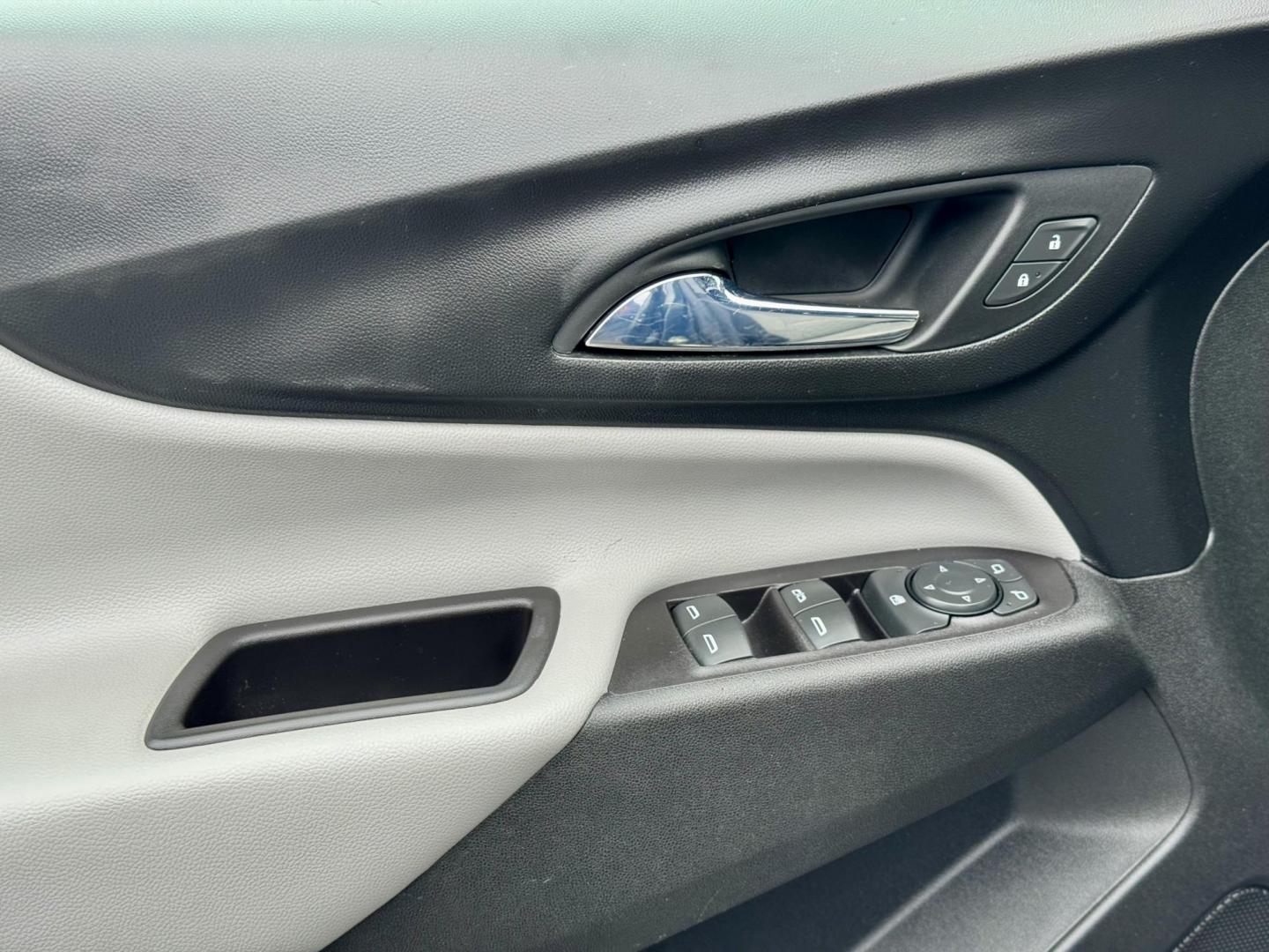 2020 GRAY Chevrolet Equinox 1FL AWD (2GNAX5EV3L6) with an 1.5L L4 DIR DOHC 16V TURBO engine, 6A transmission, located at 7600 S Western Ave., Chicago, IL, 60620, (773) 918-3980, 0.000000, 0.000000 - Photo#12