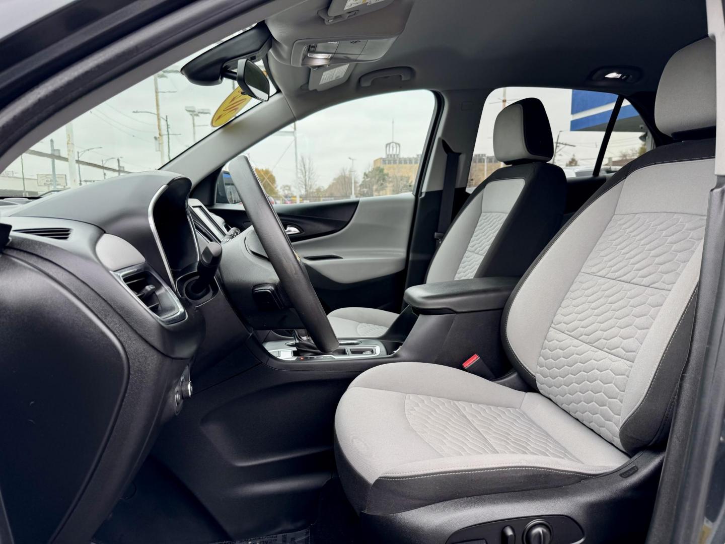2020 GRAY Chevrolet Equinox 1FL AWD (2GNAX5EV3L6) with an 1.5L L4 DIR DOHC 16V TURBO engine, 6A transmission, located at 7600 S Western Ave., Chicago, IL, 60620, (773) 918-3980, 0.000000, 0.000000 - Photo#6