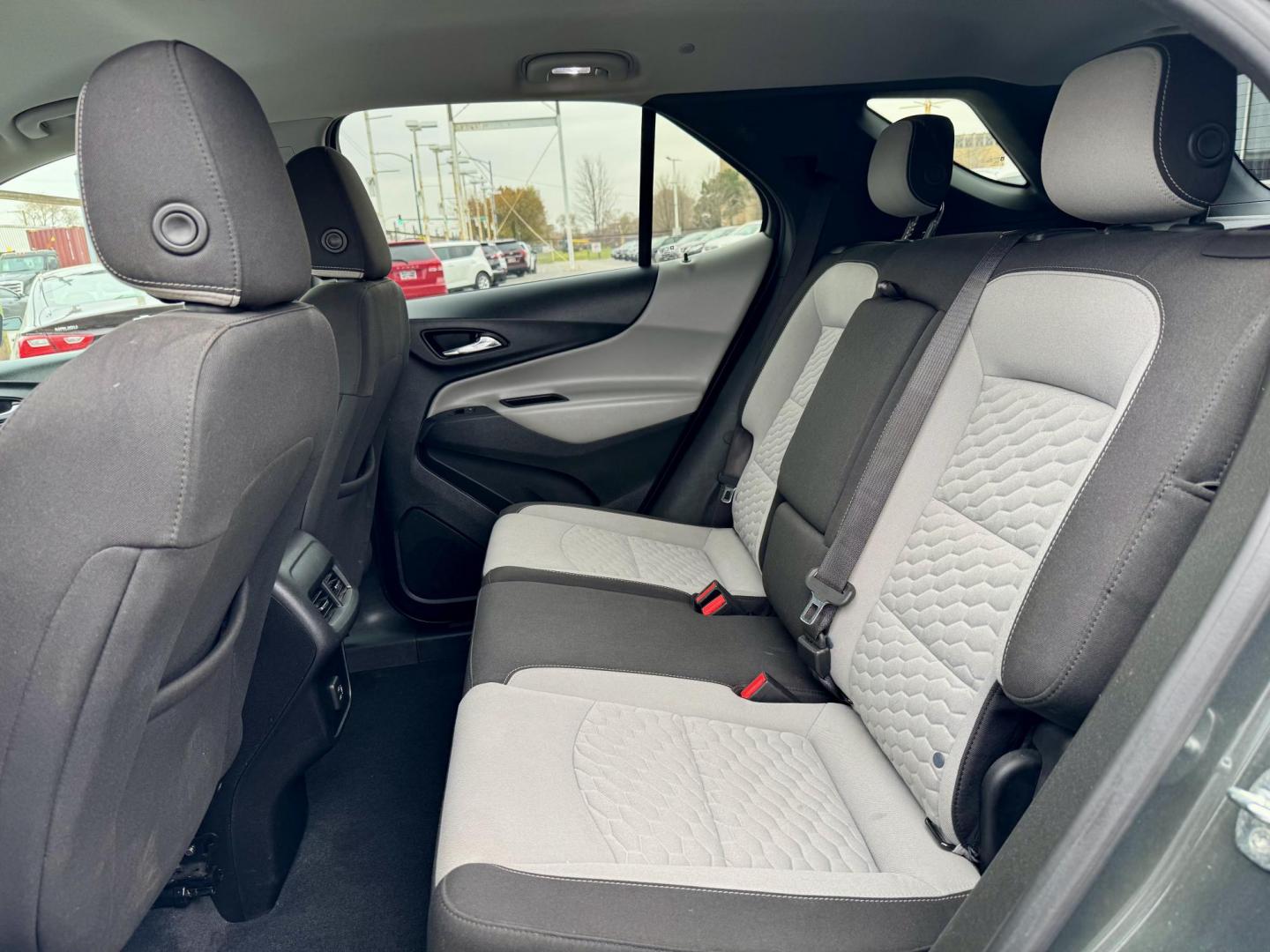 2020 GRAY Chevrolet Equinox 1FL AWD (2GNAX5EV3L6) with an 1.5L L4 DIR DOHC 16V TURBO engine, 6A transmission, located at 7600 S Western Ave., Chicago, IL, 60620, (773) 918-3980, 0.000000, 0.000000 - Photo#9