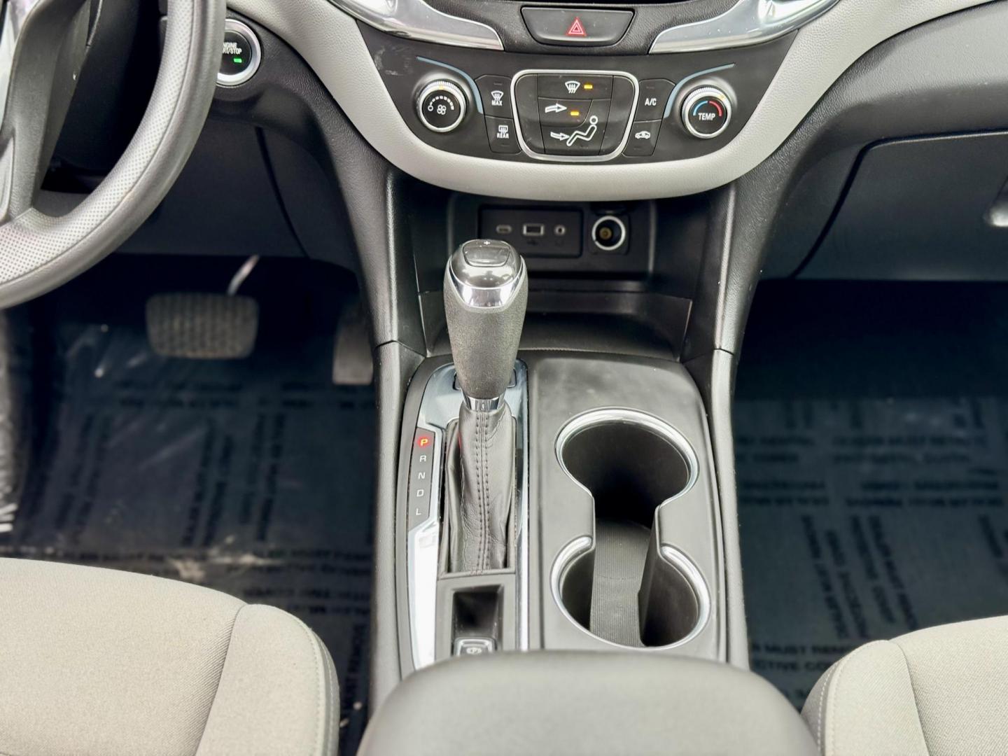 2020 GRAY Chevrolet Equinox 1FL AWD (2GNAX5EV3L6) with an 1.5L L4 DIR DOHC 16V TURBO engine, 6A transmission, located at 7600 S Western Ave., Chicago, IL, 60620, (773) 918-3980, 0.000000, 0.000000 - Photo#10