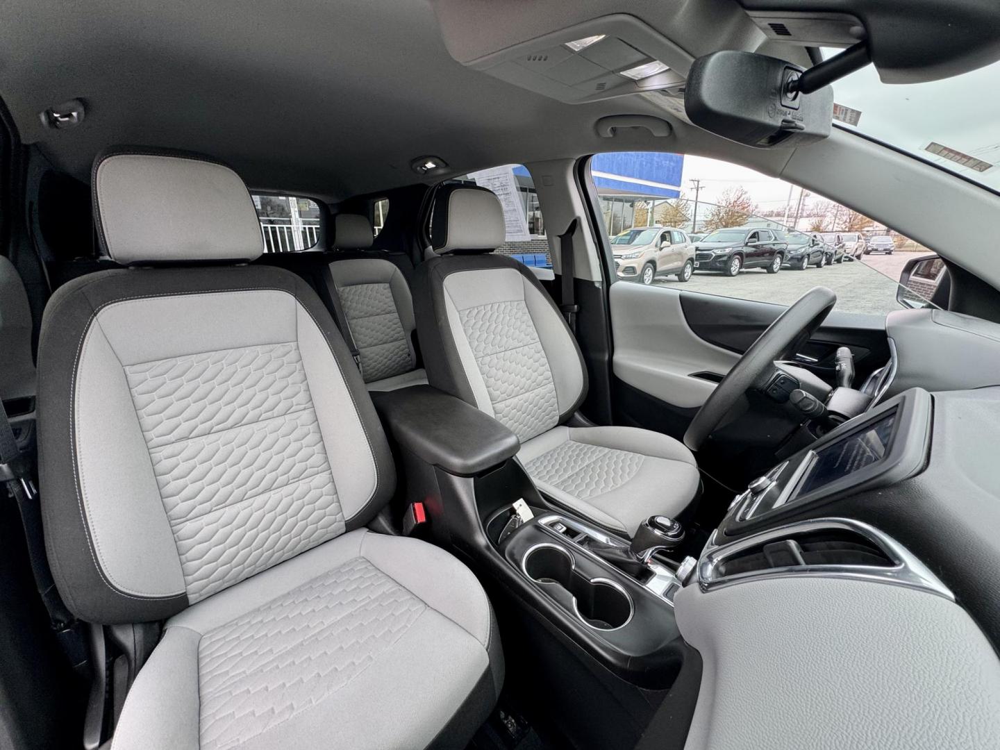 2020 GRAY Chevrolet Equinox 1FL AWD (2GNAX5EV3L6) with an 1.5L L4 DIR DOHC 16V TURBO engine, 6A transmission, located at 7600 S Western Ave., Chicago, IL, 60620, (773) 918-3980, 0.000000, 0.000000 - Photo#8