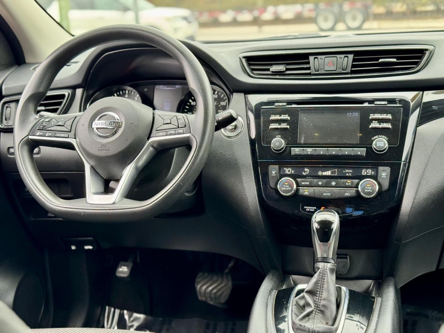 2018 RED Nissan Rogue Sport S AWD (JN1BJ1CR6JW) with an 2.0L L4 DOHC 16V engine, CVT transmission, located at 7600 S Western Ave., Chicago, IL, 60620, (773) 918-3980, 0.000000, 0.000000 - Photo#6