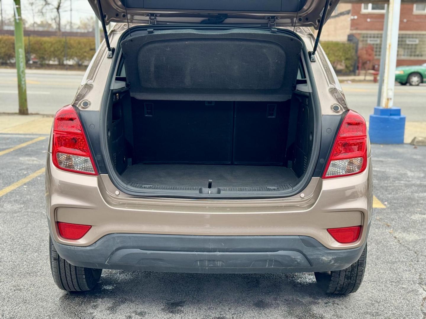 2018 GOLD Chevrolet Trax LS AWD (3GNCJNSB8JL) with an 1.4L L4 DOHC 16V engine, 6A transmission, located at 7600 S Western Ave., Chicago, IL, 60620, (773) 918-3980, 0.000000, 0.000000 - Photo#4