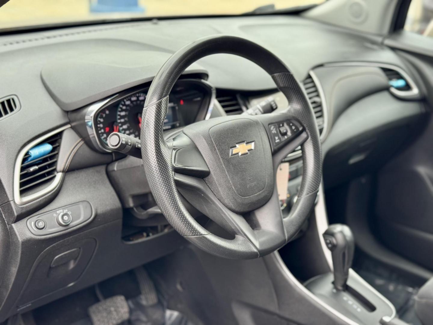 2018 GOLD Chevrolet Trax LS AWD (3GNCJNSB8JL) with an 1.4L L4 DOHC 16V engine, 6A transmission, located at 7600 S Western Ave., Chicago, IL, 60620, (773) 918-3980, 0.000000, 0.000000 - Photo#5