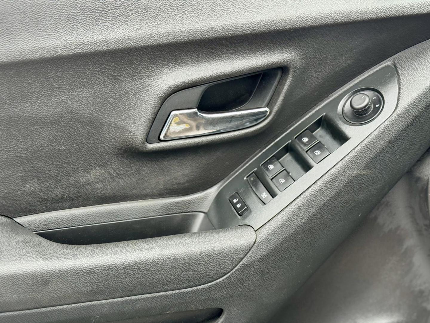 2018 GOLD Chevrolet Trax LS AWD (3GNCJNSB8JL) with an 1.4L L4 DOHC 16V engine, 6A transmission, located at 7600 S Western Ave., Chicago, IL, 60620, (773) 918-3980, 0.000000, 0.000000 - Photo#13