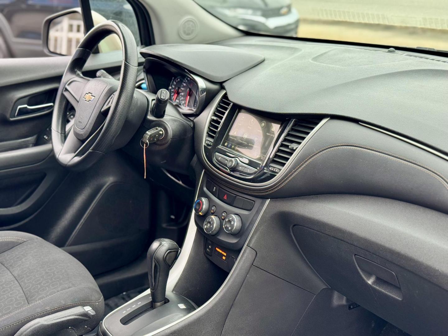 2018 GOLD Chevrolet Trax LS AWD (3GNCJNSB8JL) with an 1.4L L4 DOHC 16V engine, 6A transmission, located at 7600 S Western Ave., Chicago, IL, 60620, (773) 918-3980, 0.000000, 0.000000 - Photo#8