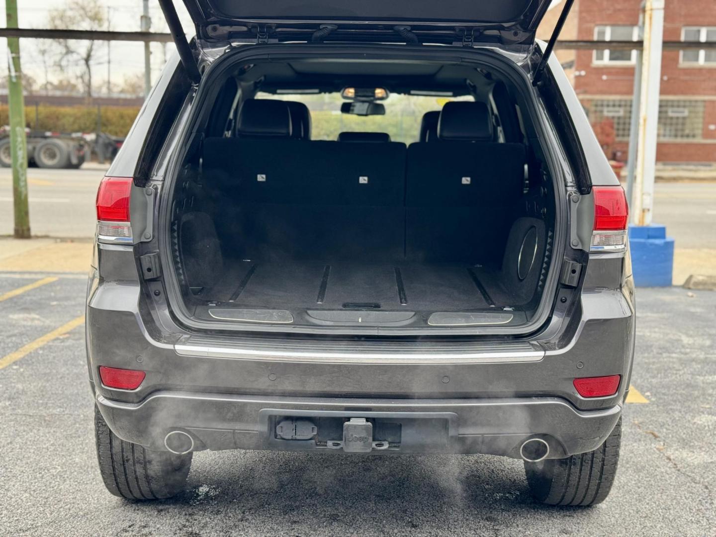 2015 GRAY Jeep Grand Cherokee Overland 4WD (1C4RJFCG4FC) with an 3.6L V6 DOHC 24V engine, 8-Speed Automatic transmission, located at 7600 S Western Ave., Chicago, IL, 60620, (773) 918-3980, 0.000000, 0.000000 - Photo#3