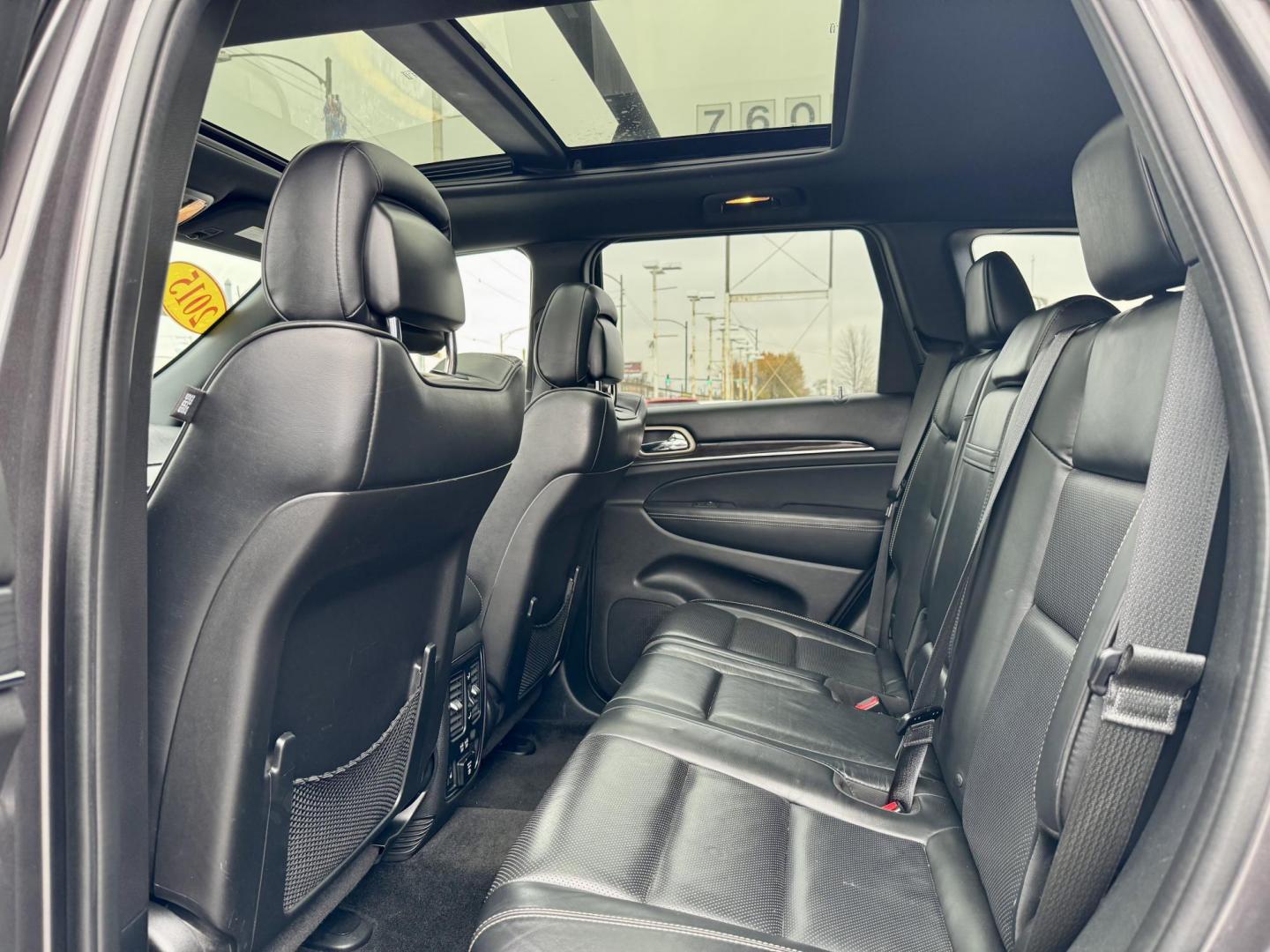 2015 GRAY Jeep Grand Cherokee Overland 4WD (1C4RJFCG4FC) with an 3.6L V6 DOHC 24V engine, 8-Speed Automatic transmission, located at 7600 S Western Ave., Chicago, IL, 60620, (773) 918-3980, 0.000000, 0.000000 - Photo#10