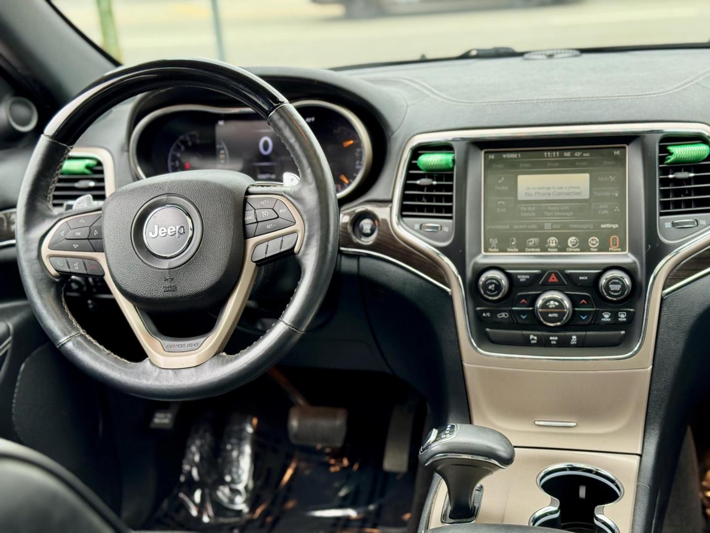 2015 GRAY Jeep Grand Cherokee Overland 4WD (1C4RJFCG4FC) with an 3.6L V6 DOHC 24V engine, 8-Speed Automatic transmission, located at 7600 S Western Ave., Chicago, IL, 60620, (773) 918-3980, 0.000000, 0.000000 - Photo#5