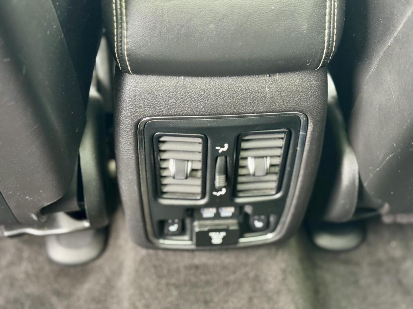 2015 GRAY Jeep Grand Cherokee Overland 4WD (1C4RJFCG4FC) with an 3.6L V6 DOHC 24V engine, 8-Speed Automatic transmission, located at 7600 S Western Ave., Chicago, IL, 60620, (773) 918-3980, 0.000000, 0.000000 - Photo#13