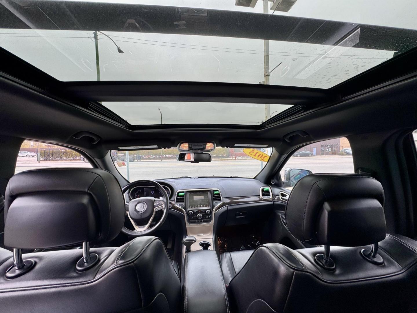 2015 GRAY Jeep Grand Cherokee Overland 4WD (1C4RJFCG4FC) with an 3.6L V6 DOHC 24V engine, 8-Speed Automatic transmission, located at 7600 S Western Ave., Chicago, IL, 60620, (773) 918-3980, 0.000000, 0.000000 - Photo#9