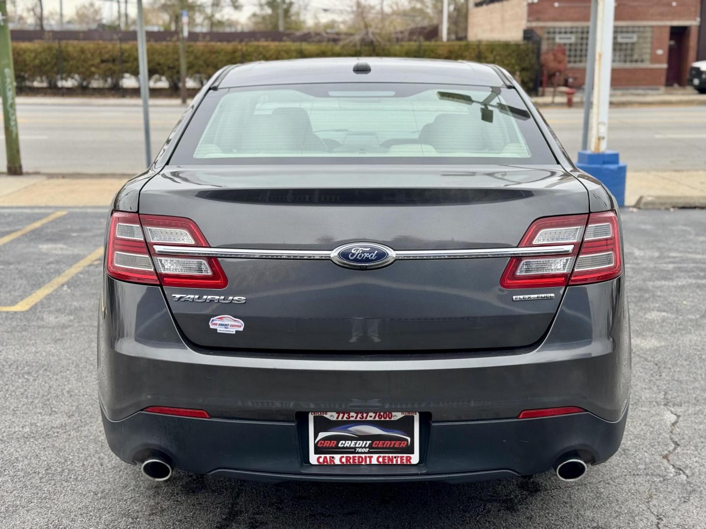 2017 GRAY Ford Taurus SE FWD (1FAHP2D85HG) with an 3.5L V6 DOHC 24V engine, 6A transmission, located at 7600 S Western Ave., Chicago, IL, 60620, (773) 918-3980, 0.000000, 0.000000 - Photo#3
