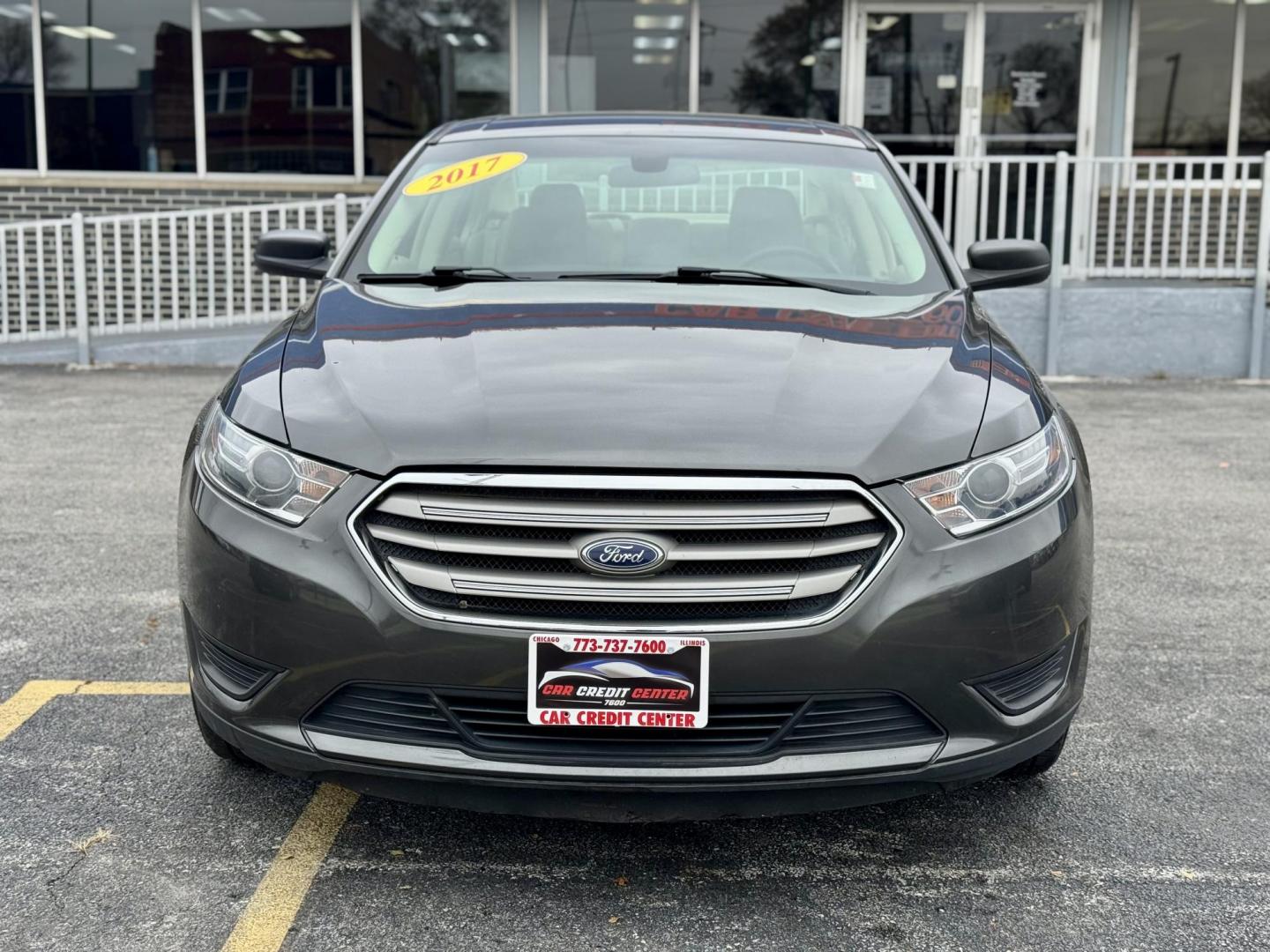 2017 GRAY Ford Taurus SE FWD (1FAHP2D85HG) with an 3.5L V6 DOHC 24V engine, 6A transmission, located at 7600 S Western Ave., Chicago, IL, 60620, (773) 918-3980, 0.000000, 0.000000 - Photo#1