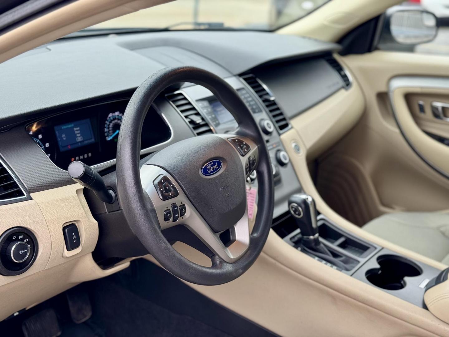 2017 GRAY Ford Taurus SE FWD (1FAHP2D85HG) with an 3.5L V6 DOHC 24V engine, 6A transmission, located at 7600 S Western Ave., Chicago, IL, 60620, (773) 918-3980, 0.000000, 0.000000 - Photo#5