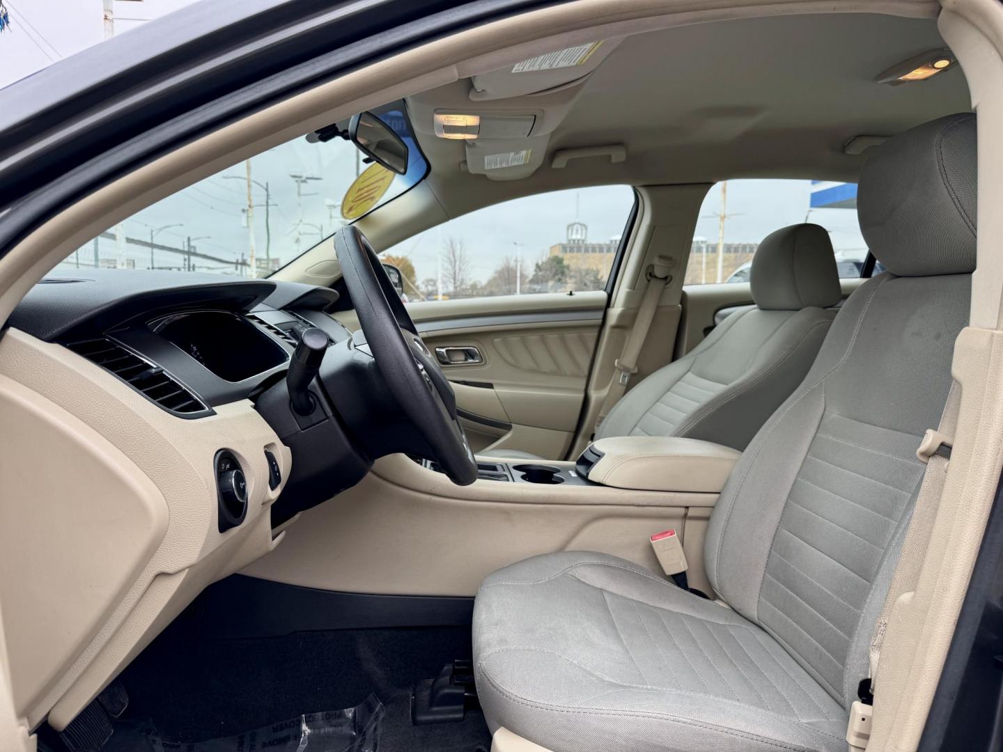 2017 GRAY Ford Taurus SE FWD (1FAHP2D85HG) with an 3.5L V6 DOHC 24V engine, 6A transmission, located at 7600 S Western Ave., Chicago, IL, 60620, (773) 918-3980, 0.000000, 0.000000 - Photo#7