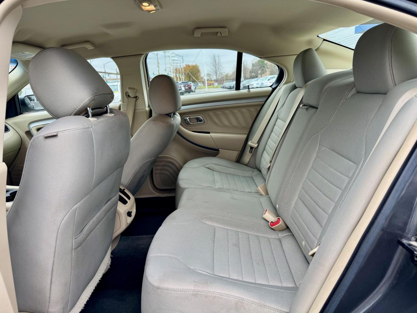 2017 GRAY Ford Taurus SE FWD (1FAHP2D85HG) with an 3.5L V6 DOHC 24V engine, 6A transmission, located at 7600 S Western Ave., Chicago, IL, 60620, (773) 918-3980, 0.000000, 0.000000 - Photo#10