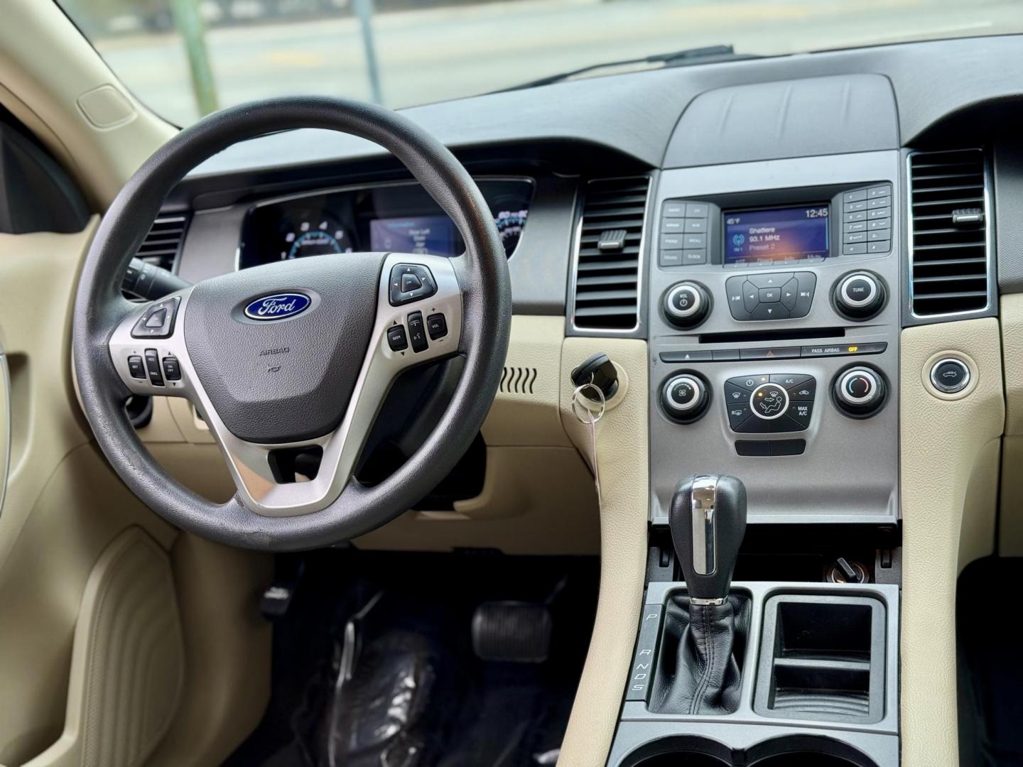 2017 GRAY Ford Taurus SE FWD (1FAHP2D85HG) with an 3.5L V6 DOHC 24V engine, 6A transmission, located at 7600 S Western Ave., Chicago, IL, 60620, (773) 918-3980, 0.000000, 0.000000 - Photo#6