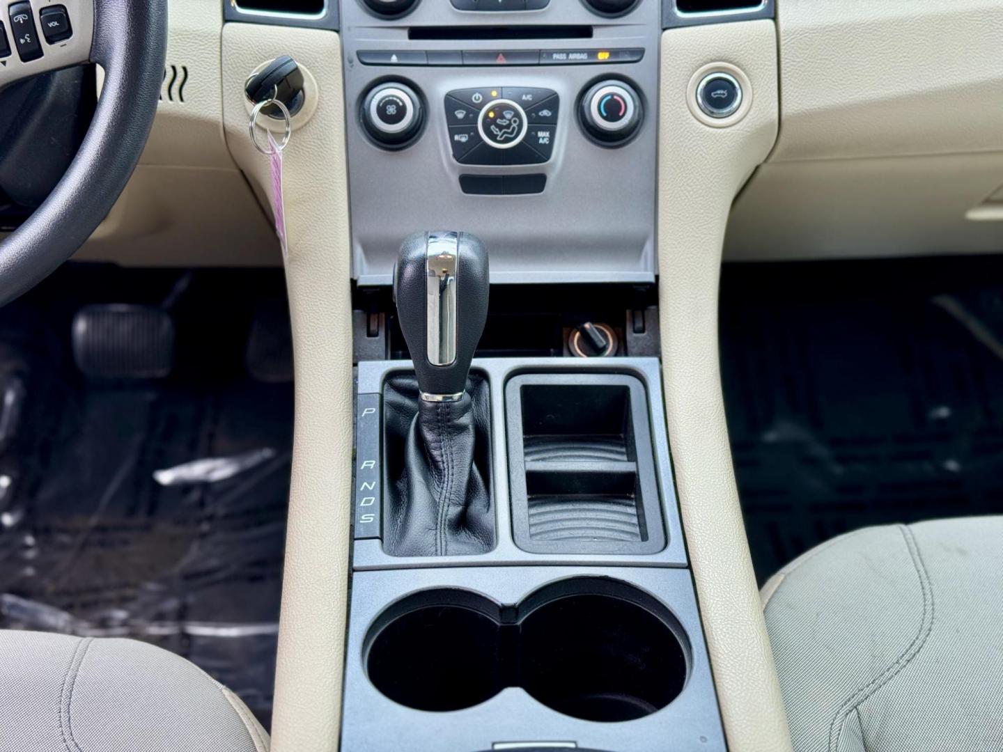 2017 GRAY Ford Taurus SE FWD (1FAHP2D85HG) with an 3.5L V6 DOHC 24V engine, 6A transmission, located at 7600 S Western Ave., Chicago, IL, 60620, (773) 918-3980, 0.000000, 0.000000 - Photo#11