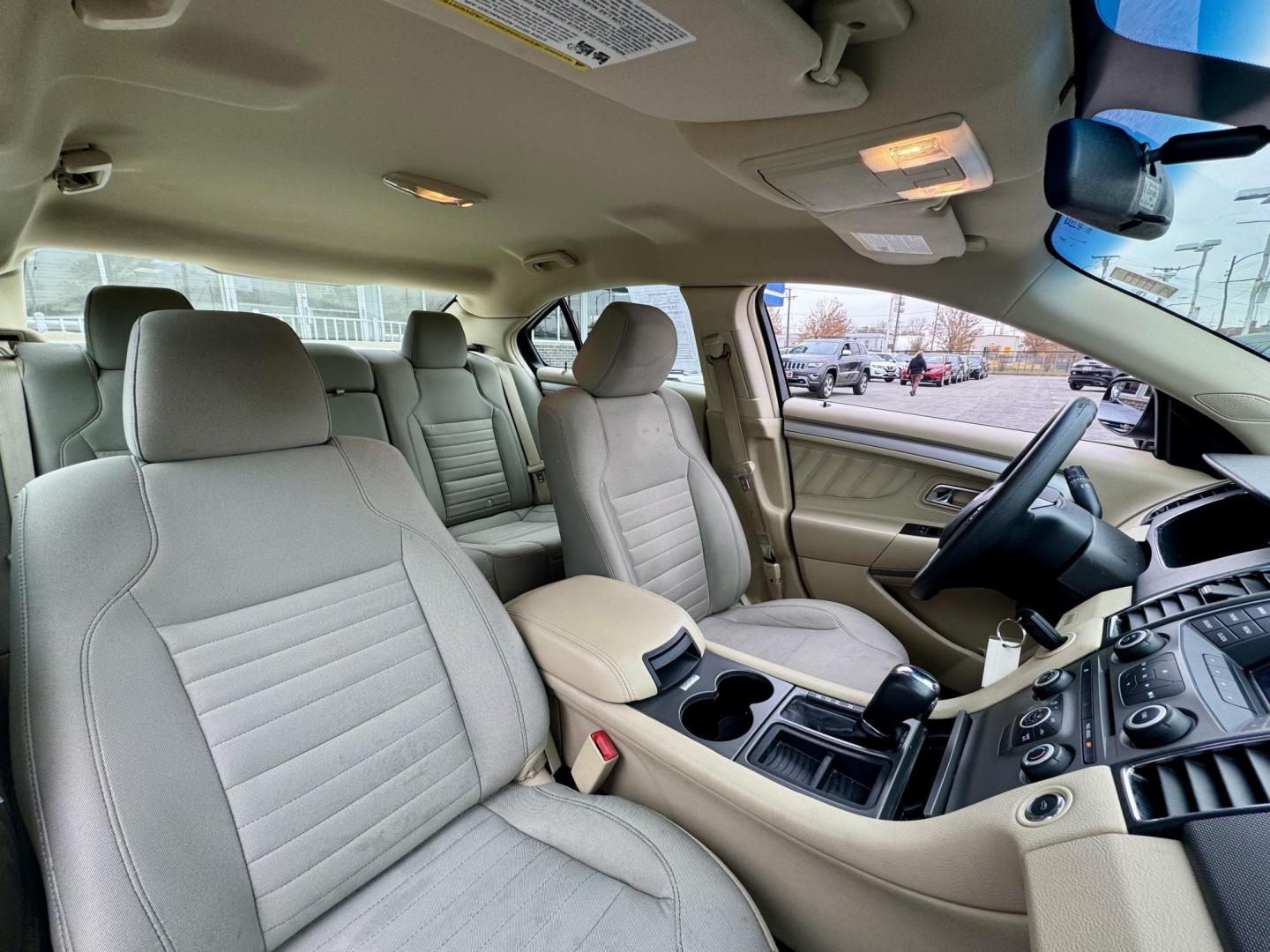 2017 GRAY Ford Taurus SE FWD (1FAHP2D85HG) with an 3.5L V6 DOHC 24V engine, 6A transmission, located at 7600 S Western Ave., Chicago, IL, 60620, (773) 918-3980, 0.000000, 0.000000 - Photo#9