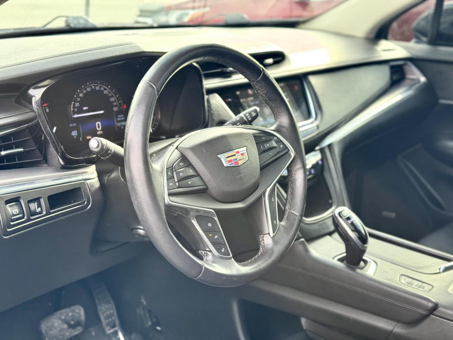 2017 BLUE Cadillac XT5 Premium Luxury AWD (1GYKNERS8HZ) with an 3.6L V6 DOHC 24V engine, 8A transmission, located at 7600 S Western Ave., Chicago, IL, 60620, (773) 918-3980, 0.000000, 0.000000 - Photo#5