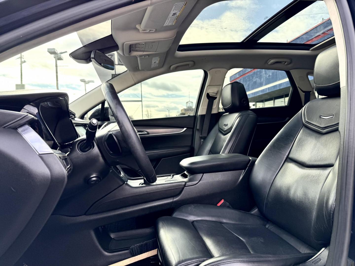 2017 BLUE Cadillac XT5 Premium Luxury AWD (1GYKNERS8HZ) with an 3.6L V6 DOHC 24V engine, 8A transmission, located at 7600 S Western Ave., Chicago, IL, 60620, (773) 918-3980, 0.000000, 0.000000 - Photo#7