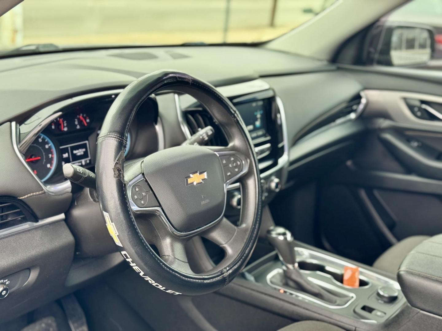 2019 BLACK Chevrolet Traverse LS FWD (1GNERFKW2KJ) with an 3.6L V6 DOHC 24V engine, 9A transmission, located at 7600 S Western Ave., Chicago, IL, 60620, (773) 918-3980, 0.000000, 0.000000 - Photo#5