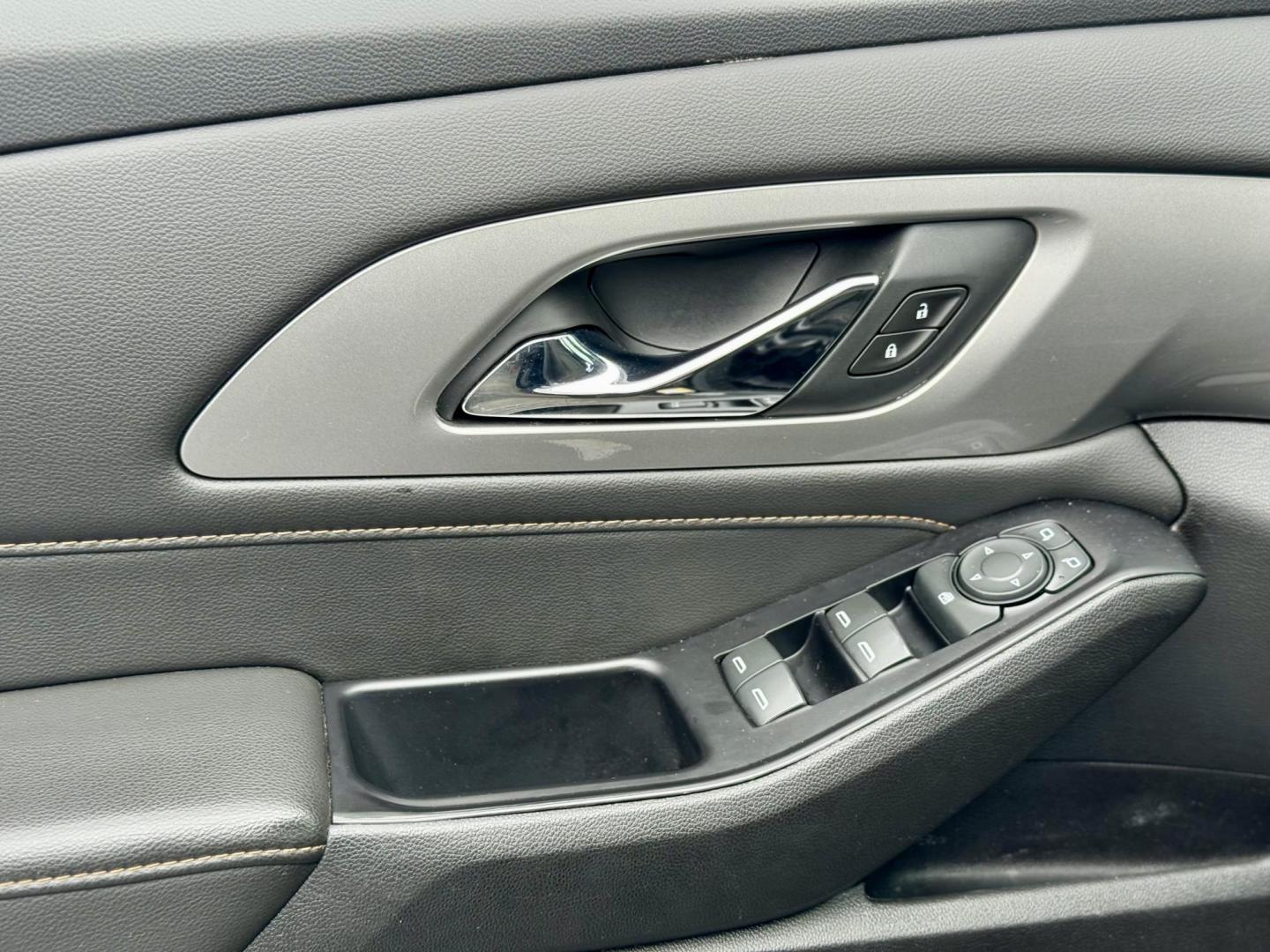 2019 BLACK Chevrolet Traverse LS FWD (1GNERFKW2KJ) with an 3.6L V6 DOHC 24V engine, 9A transmission, located at 7600 S Western Ave., Chicago, IL, 60620, (773) 918-3980, 0.000000, 0.000000 - Photo#14