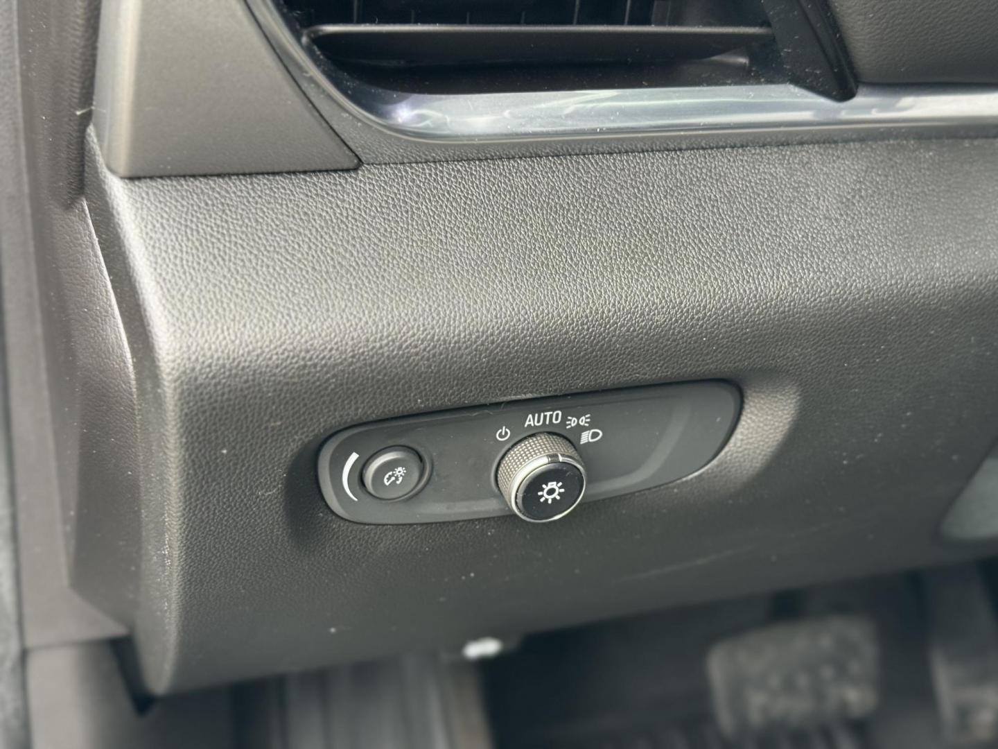 2019 BLACK Chevrolet Traverse LS FWD (1GNERFKW2KJ) with an 3.6L V6 DOHC 24V engine, 9A transmission, located at 7600 S Western Ave., Chicago, IL, 60620, (773) 918-3980, 0.000000, 0.000000 - Photo#13