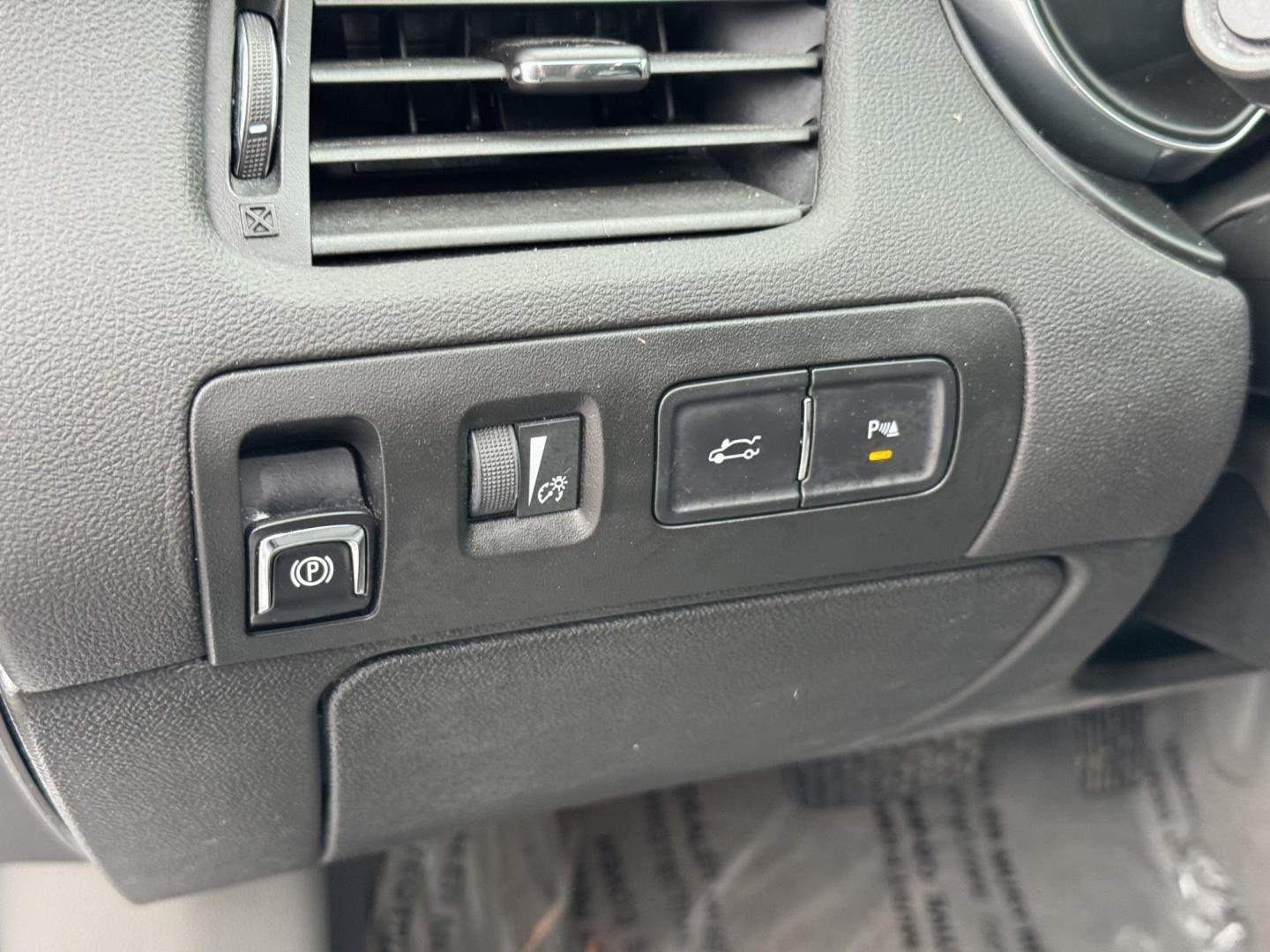 2014 WHITE Chevrolet Impala LS (1G11Y5SL3EU) with an 3.6L V6 DOHC 24VV FFV engine, 6-Speed Automatic transmission, located at 7600 S Western Ave., Chicago, IL, 60620, (773) 918-3980, 0.000000, 0.000000 - Photo#12