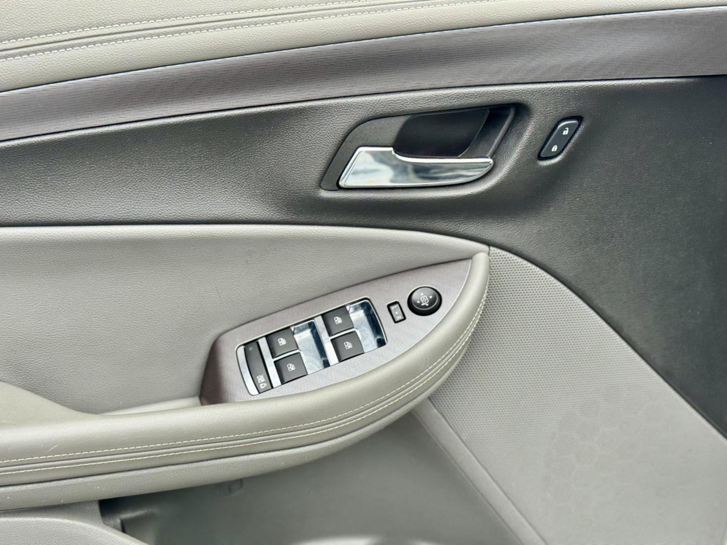 2014 WHITE Chevrolet Impala LS (1G11Y5SL3EU) with an 3.6L V6 DOHC 24VV FFV engine, 6-Speed Automatic transmission, located at 7600 S Western Ave., Chicago, IL, 60620, (773) 918-3980, 0.000000, 0.000000 - Photo#13