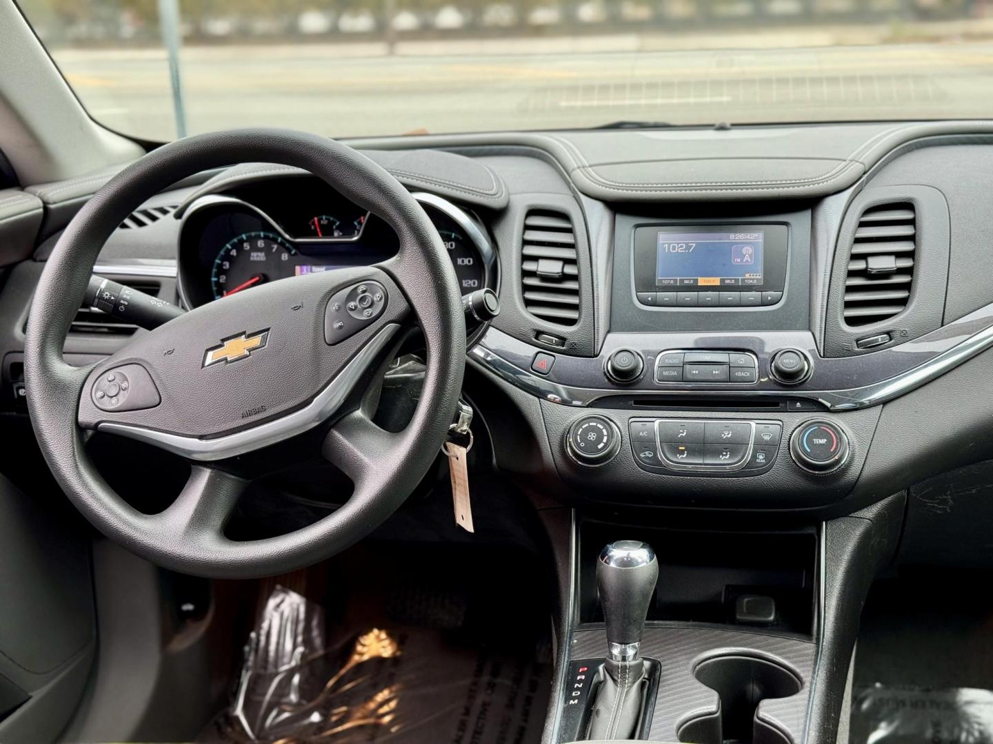 2014 WHITE Chevrolet Impala LS (1G11Y5SL3EU) with an 3.6L V6 DOHC 24VV FFV engine, 6-Speed Automatic transmission, located at 7600 S Western Ave., Chicago, IL, 60620, (773) 918-3980, 0.000000, 0.000000 - Photo#6