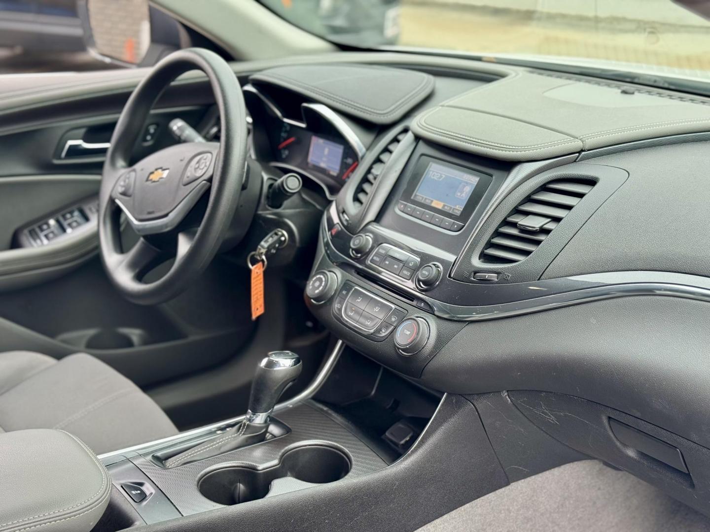 2014 WHITE Chevrolet Impala LS (1G11Y5SL3EU) with an 3.6L V6 DOHC 24VV FFV engine, 6-Speed Automatic transmission, located at 7600 S Western Ave., Chicago, IL, 60620, (773) 918-3980, 0.000000, 0.000000 - Photo#8