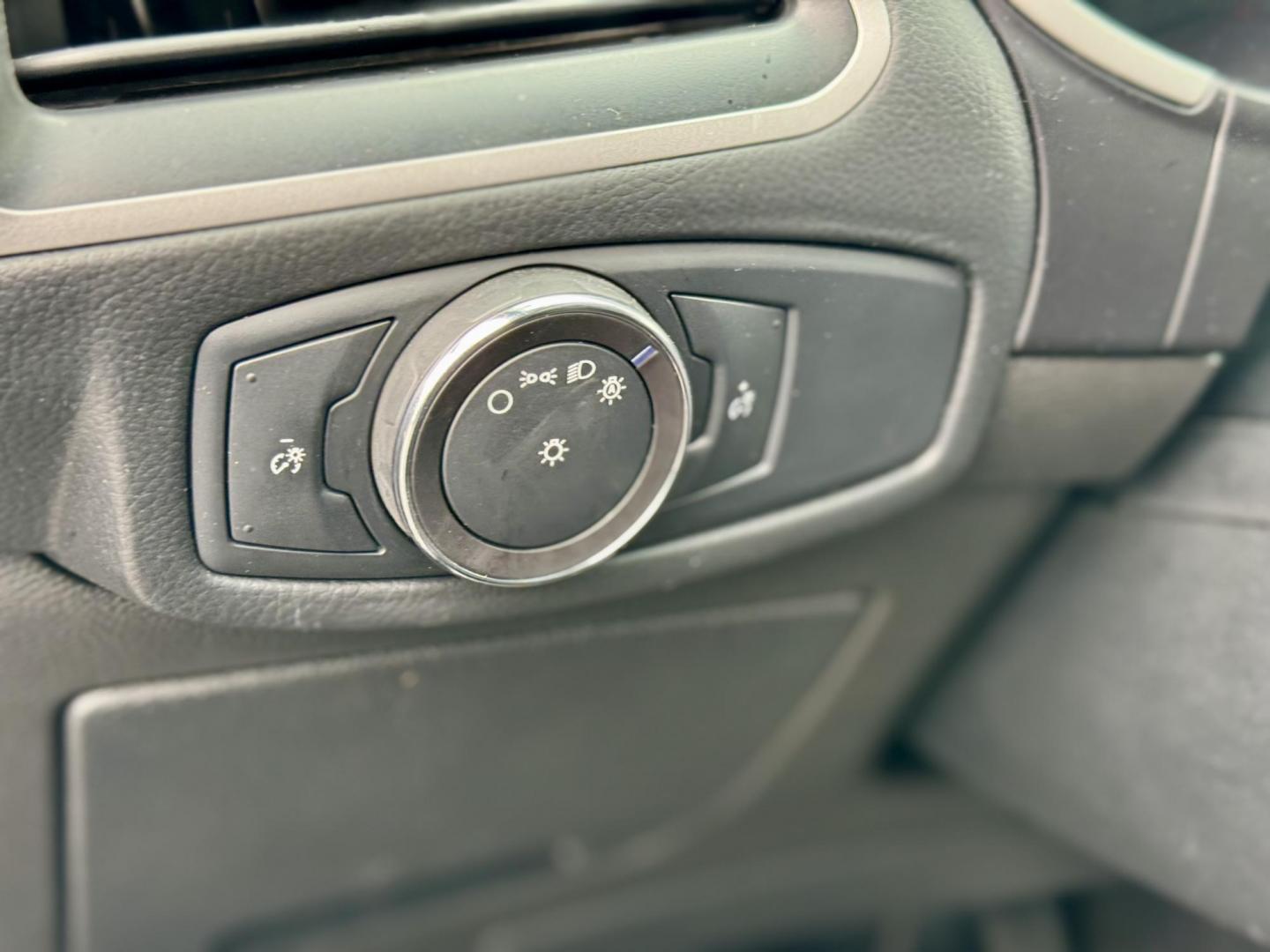 2018 GRAY Ford Edge SEL FWD (2FMPK3J92JB) with an 2.0L L4 DOHC 16V engine, 6A transmission, located at 7600 S Western Ave., Chicago, IL, 60620, (773) 918-3980, 0.000000, 0.000000 - Photo#12