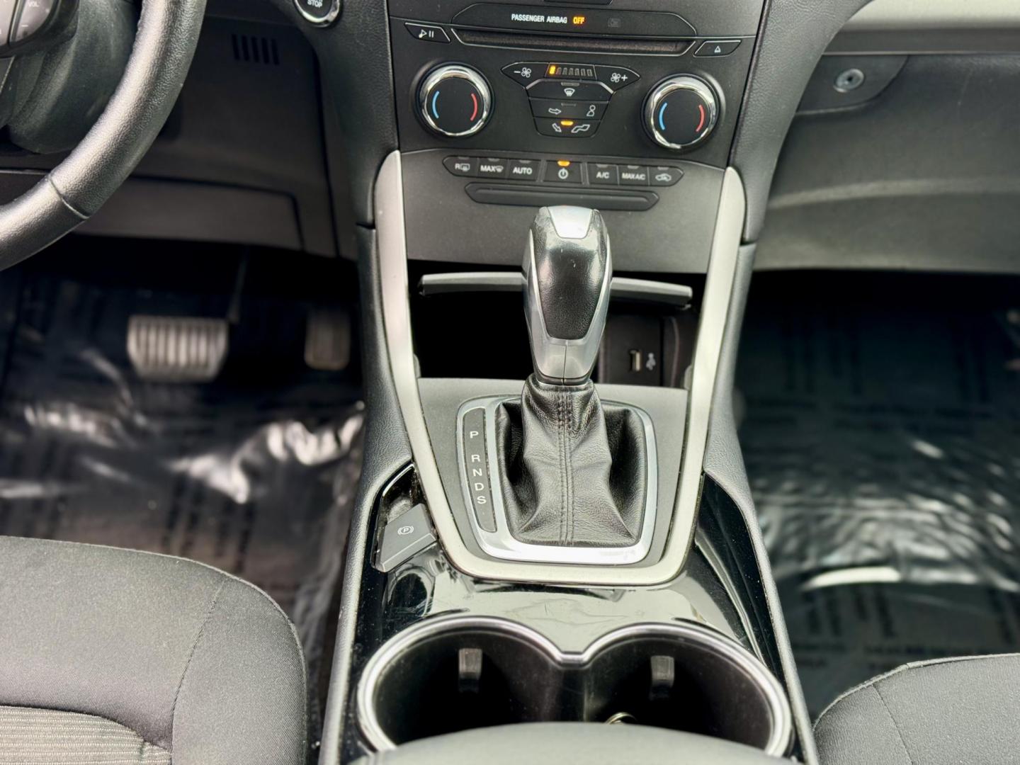 2018 GRAY Ford Edge SEL FWD (2FMPK3J92JB) with an 2.0L L4 DOHC 16V engine, 6A transmission, located at 7600 S Western Ave., Chicago, IL, 60620, (773) 918-3980, 0.000000, 0.000000 - Photo#11